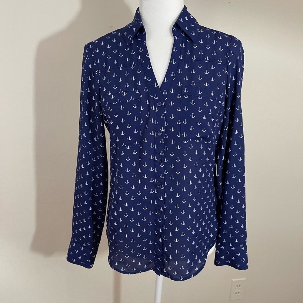 Express sz XS top button down lightweight silky feel navy with white